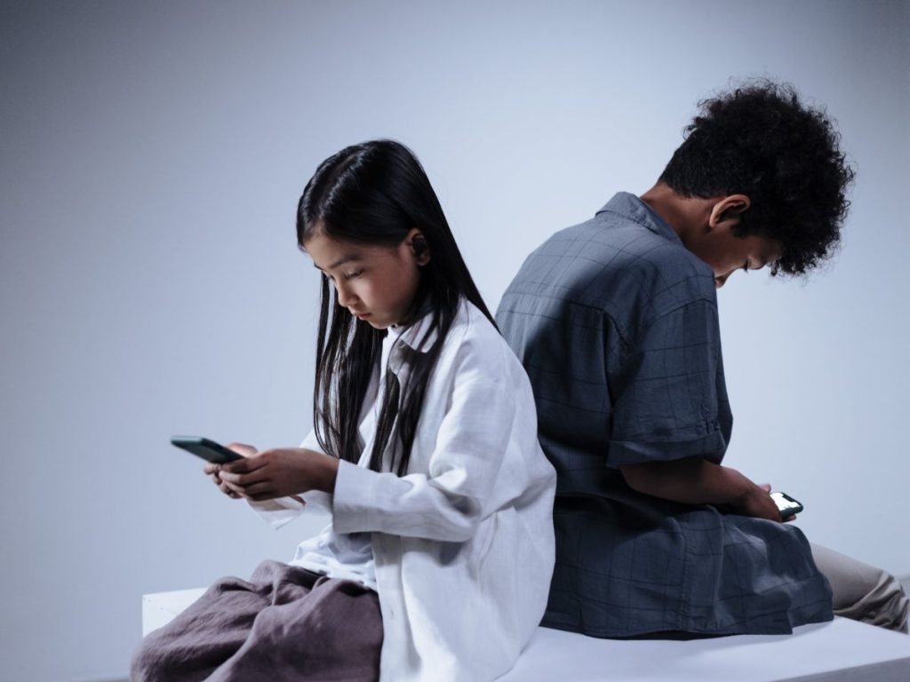 ADOLESCENTES Y REDES SOCIALES: PAUTAS PARA PADRES